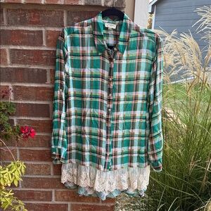 Umgee Ladies S Green/ Multicolor Plaid Shirt with Lace Detail